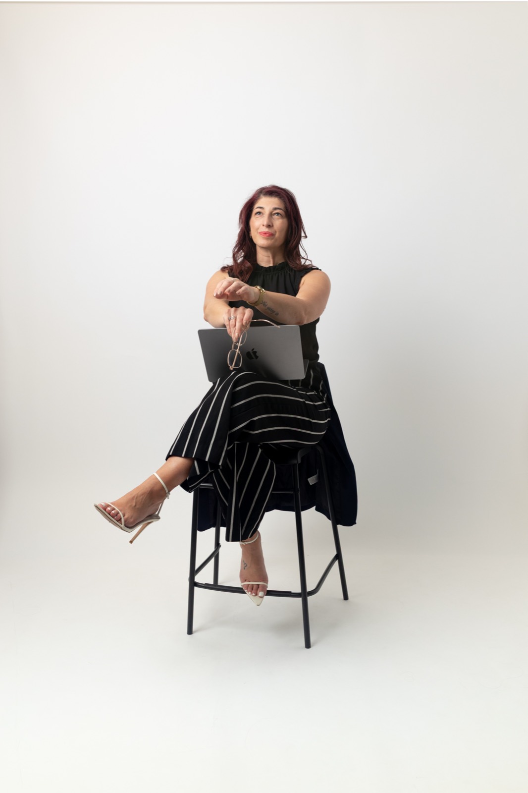 Cassandra Cadorin seated, arms folded on her knee
